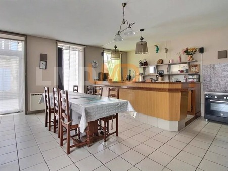 Dampierre-sur-Boutonne  219 000 €