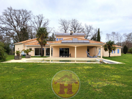 BRIGUEUIL  435 760 €