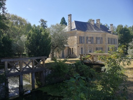 SALLES  453 000 €