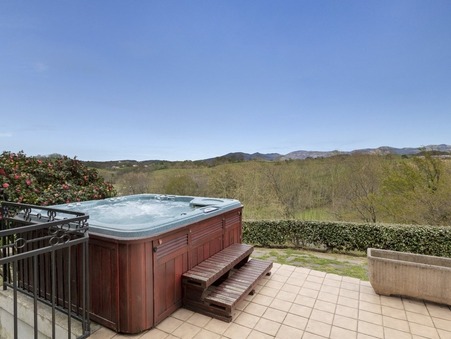 SARE  889 000 €