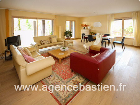 Divonne-les-Bains  745 000 €