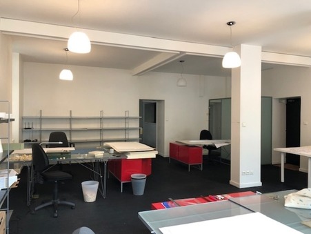 Local professionnel 1 000 €  sur Clermont Ferrand (63000) - Réf. 0002450034