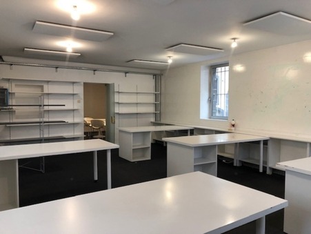 Local professionnel sur Clermont Ferrand ; 1 000 €  ; Location Réf. 0002450034