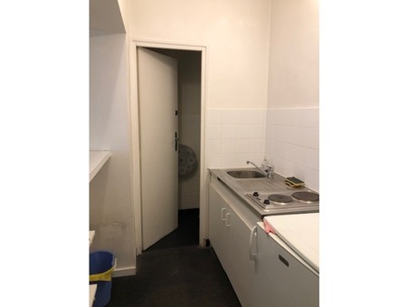 Local professionnel 1 000 €  sur Clermont Ferrand (63000) - Réf. 0002450034