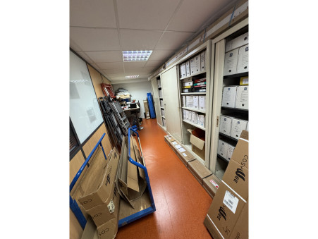 A louer local professionnel Meyreuil 13590; 1 650 €