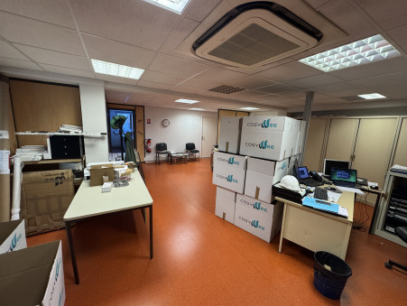 A louer local professionnel Meyreuil 13590; 1 650 €