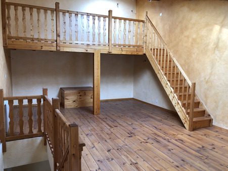 Saint-Denis-en-Bugey  310 000 €