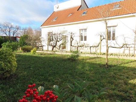 SAINT JEAN DE LA RUELLE  175 900 €