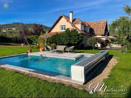 ROANNE  555 000 €