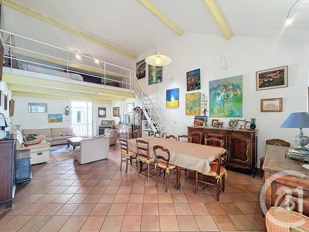 Arles  445 000 €