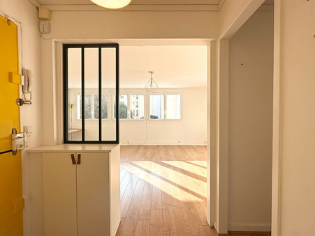 Paris  470 000 €