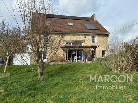 Saint-Agnant-de-Versillat  302 100 €
