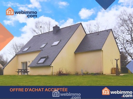 Rostrenen  208 000 €
