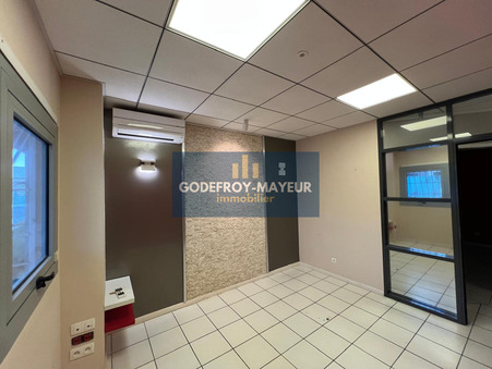 A louer local commercial 3 660 €  Baie-Mahault