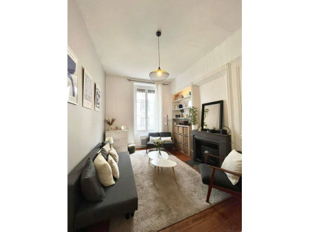PARIS 16EME ARRONDISSEMENT  995 €
