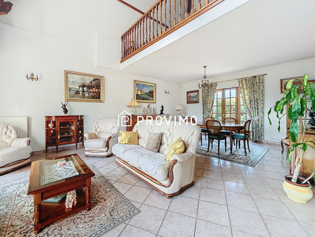 Arras  549 000 €