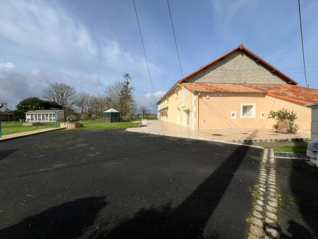 Saint-Maurice-la-Clouère  252 000 €