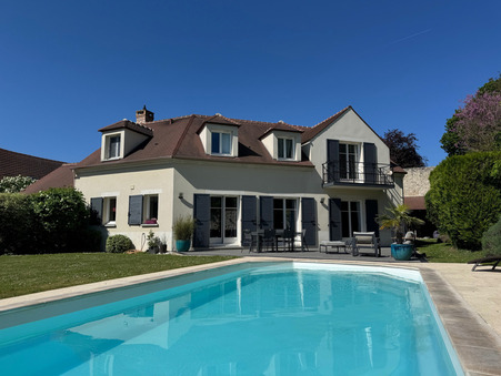 Fontenay-en-Parisis  599 000 €