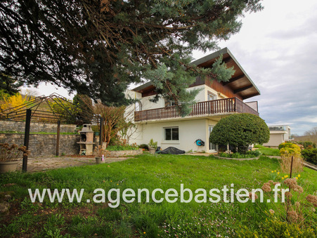 Grilly  899 600 €