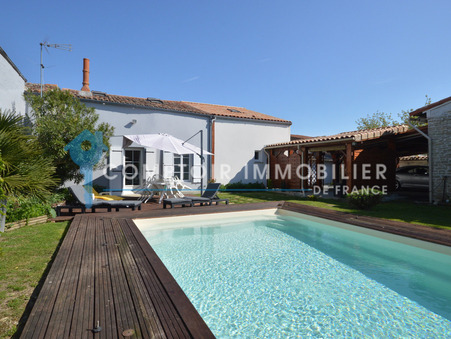 Courçon  449 000 €