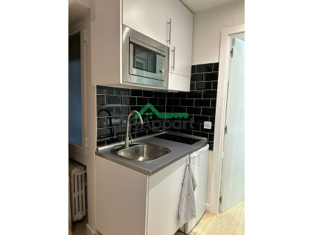 PARIS 9EME ARRONDISSEMENT  785 €