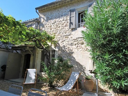 Mouriès  420 000 €