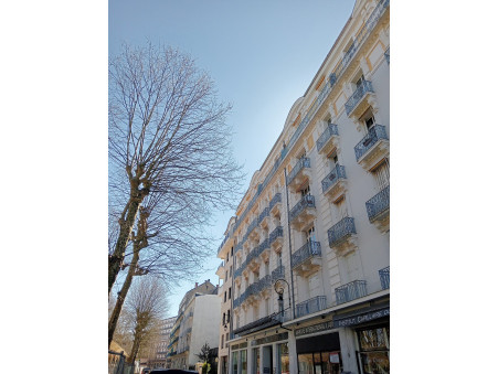 VICHY  260 900 €