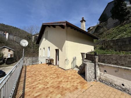 Saint-Claude  143 000 €