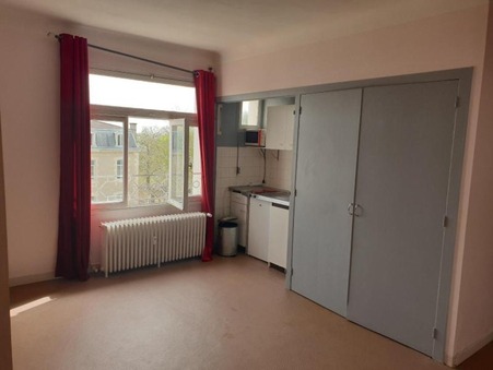 POITIERS  335 €