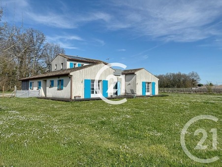 Salignac sur charente  315 000 €