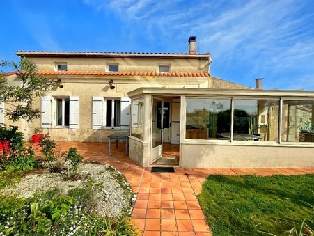 TRIZAY  483 000 €