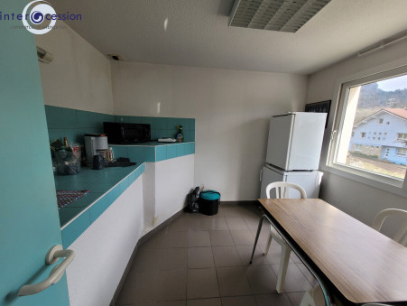Local professionnel sur Villards d'Heria ; 2 250 &euro;  ; A louer Réf. DB3085