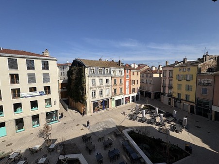 MACON  770 €