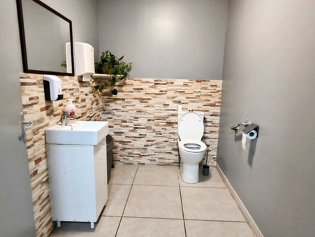 A vendre local commercial Étauliers 33820; 94 000 €