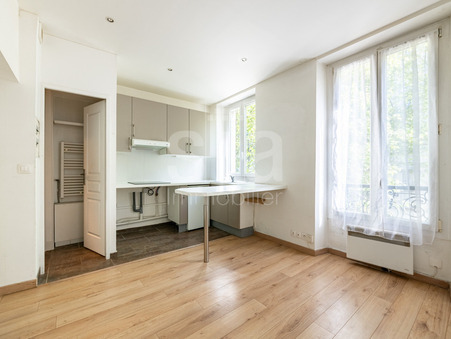 Paris  278 826 €