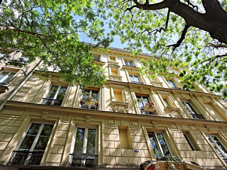 PARIS 18EME ARRONDISSEMENT  200 000 €