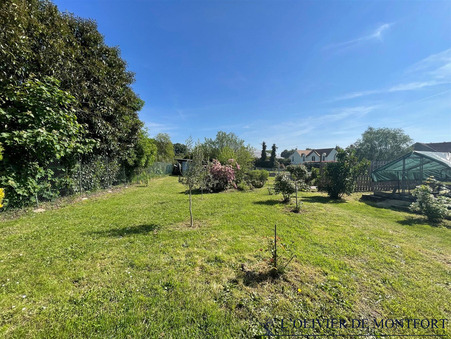 Montfort l amaury  330 000 €