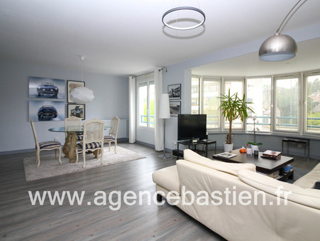 Divonne-les-Bains  430 000 €