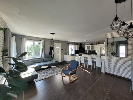 SAINT JEAN D'ANGELY  190 000 €
