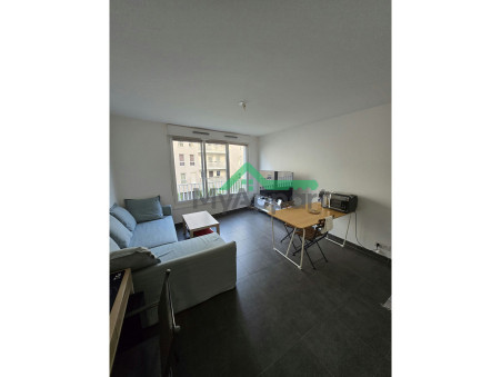 ISSY LES MOULINEAUX  910 €