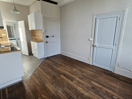 Fontainebleau  710 €