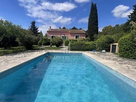 Arles  595 000 €