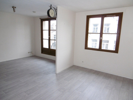 Lille  527 €