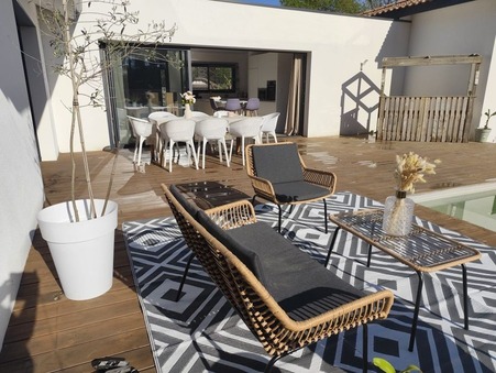 AZUR  590 000 €