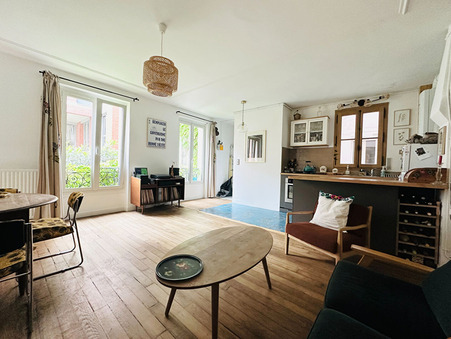 Paris  395 000 €