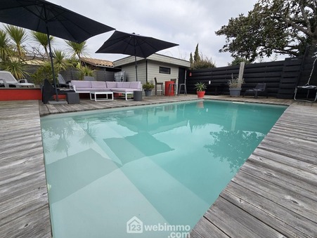Castelnau-de-Médoc  342 000 €