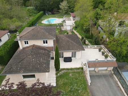 FRANS  690 000 €