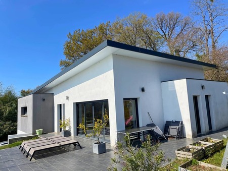 Urt  369 000 €