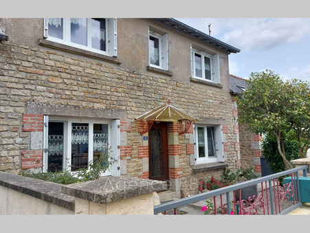 Saint-Nicolas-du-Pélem  128 000 €