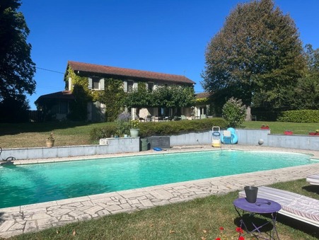 Feurs  490 000 €